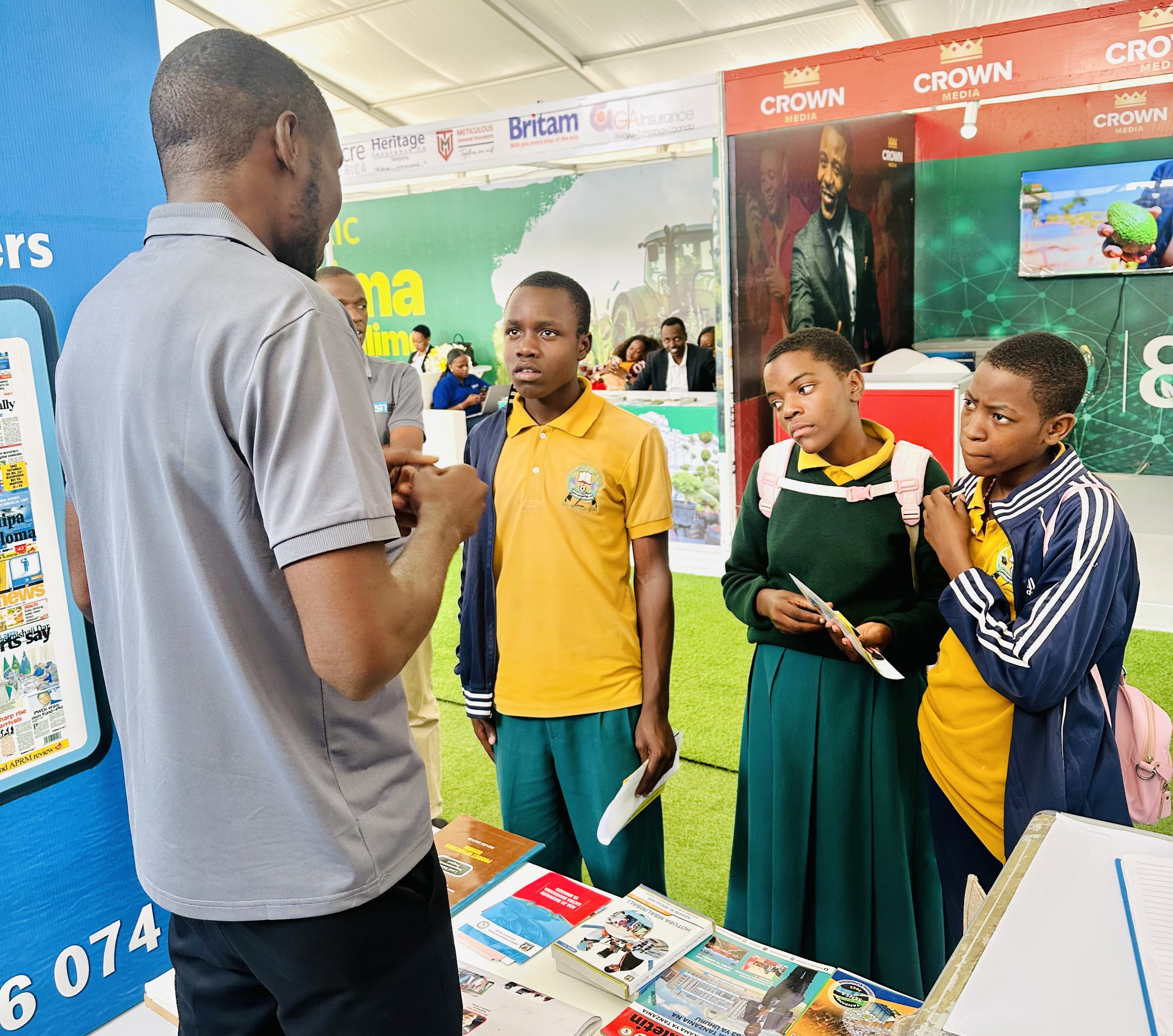 Students Visit TSN Pavilion at Nanenane